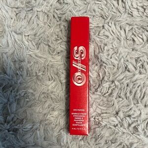 One size liquid eyeshadow in continental